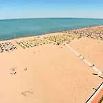 Renovated Flat Near The Main Avenue Apartman Rosolina Mare