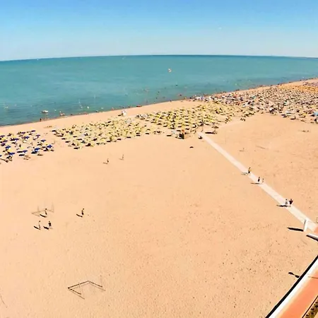Renovated Flat Near The Main Avenue Daire Rosolina Mare